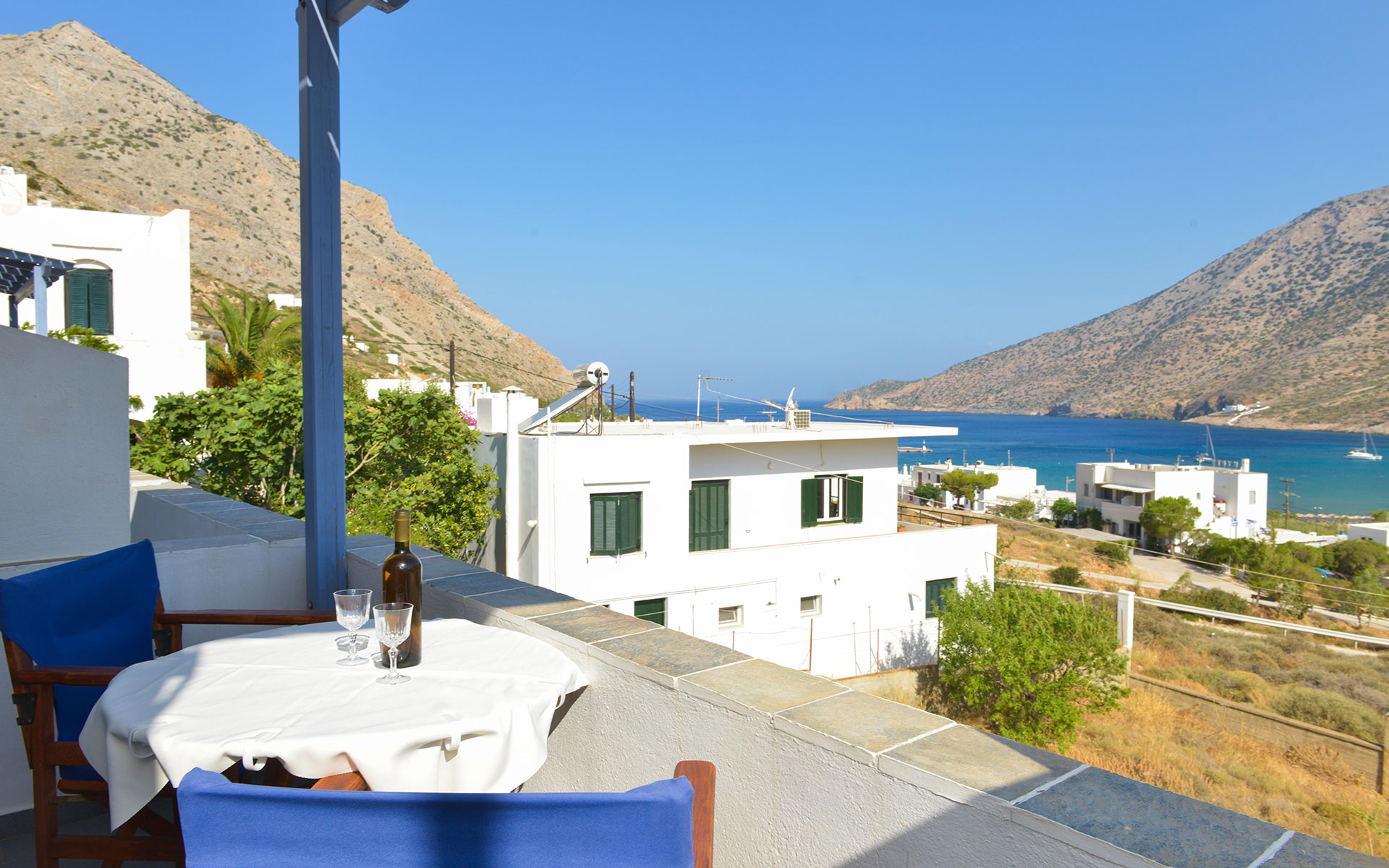 Apartments with views in Kamares Sifnos