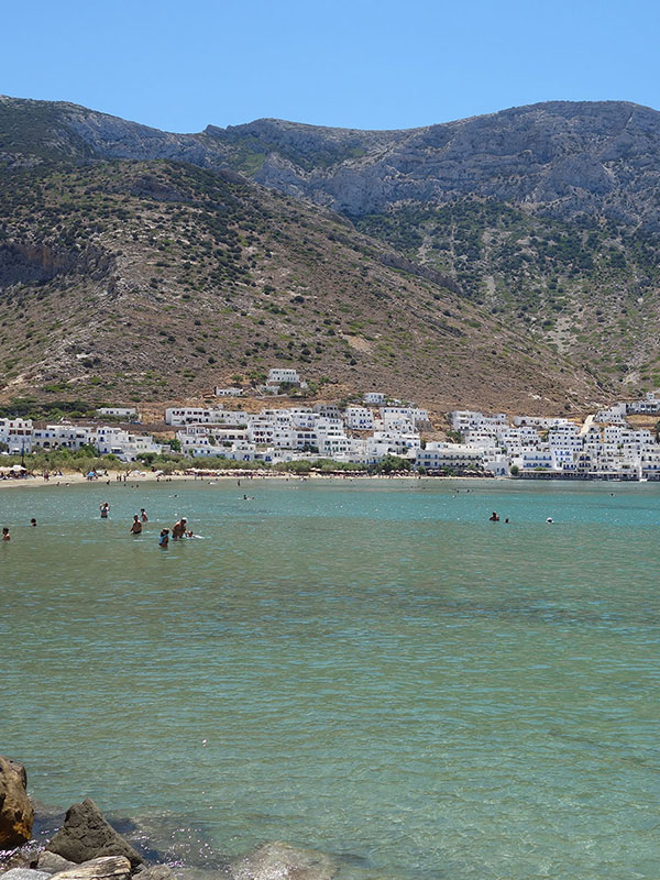 La plage de Kamares à Sifnos