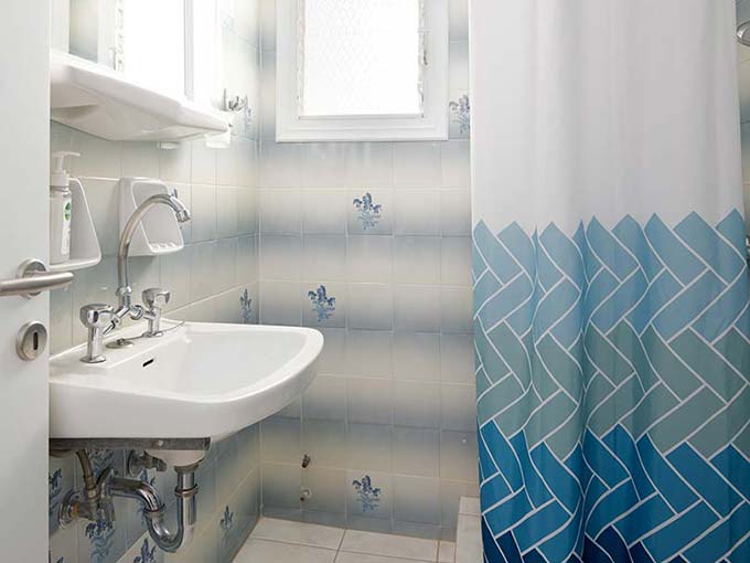 The bathroom in the apartment 4