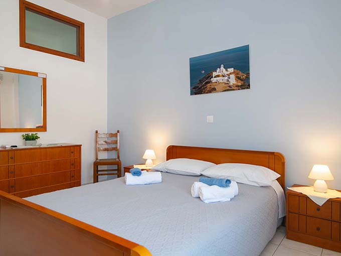 Bedroom with double bed