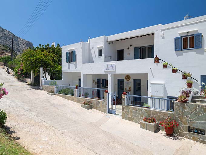 Τα διαμερίσματα Ευγενία στις Καμάρες στη Σίφνο
